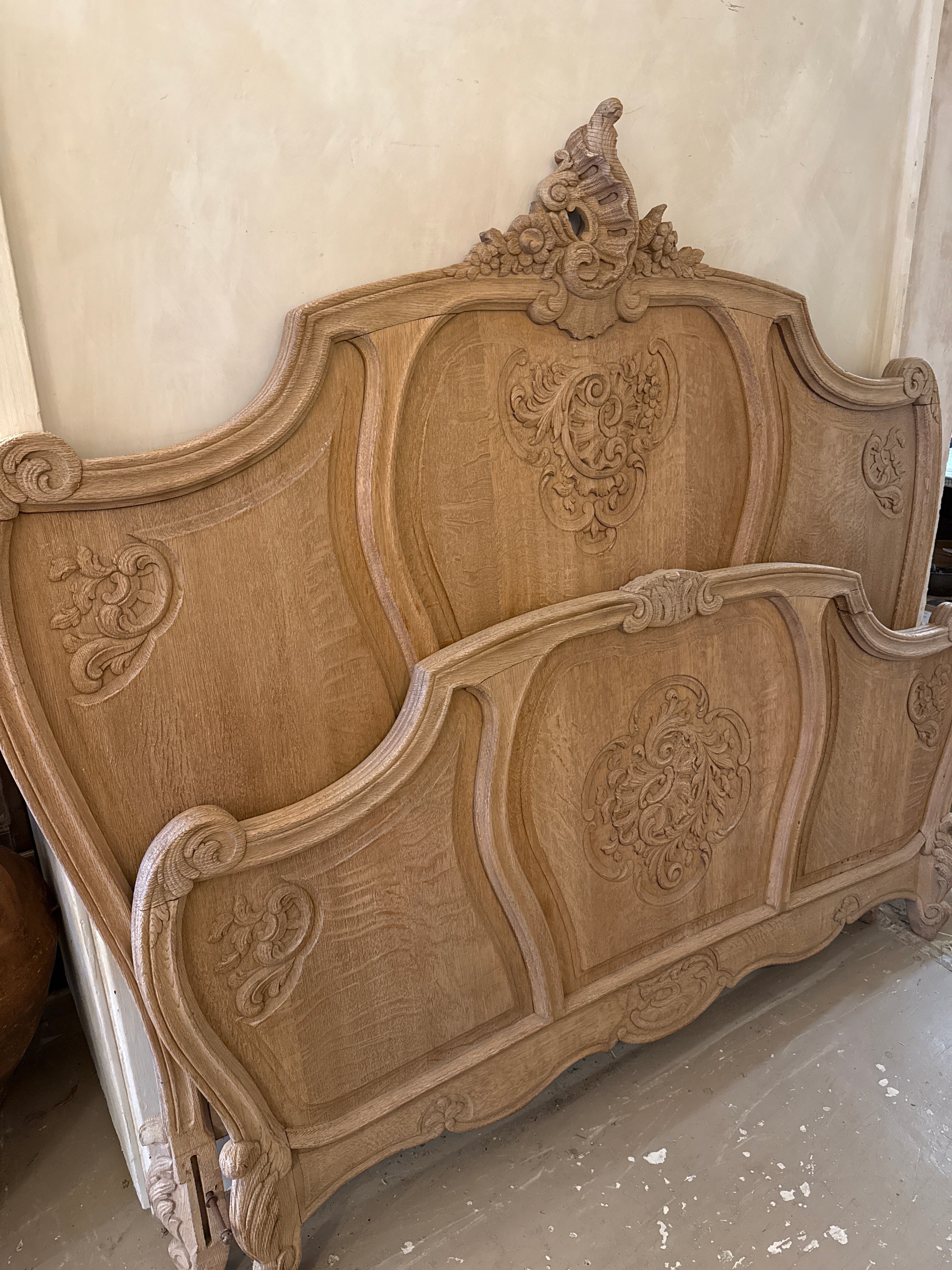 French king size bed