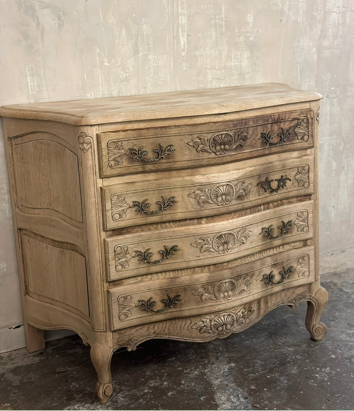 Pretty French chest of drawers