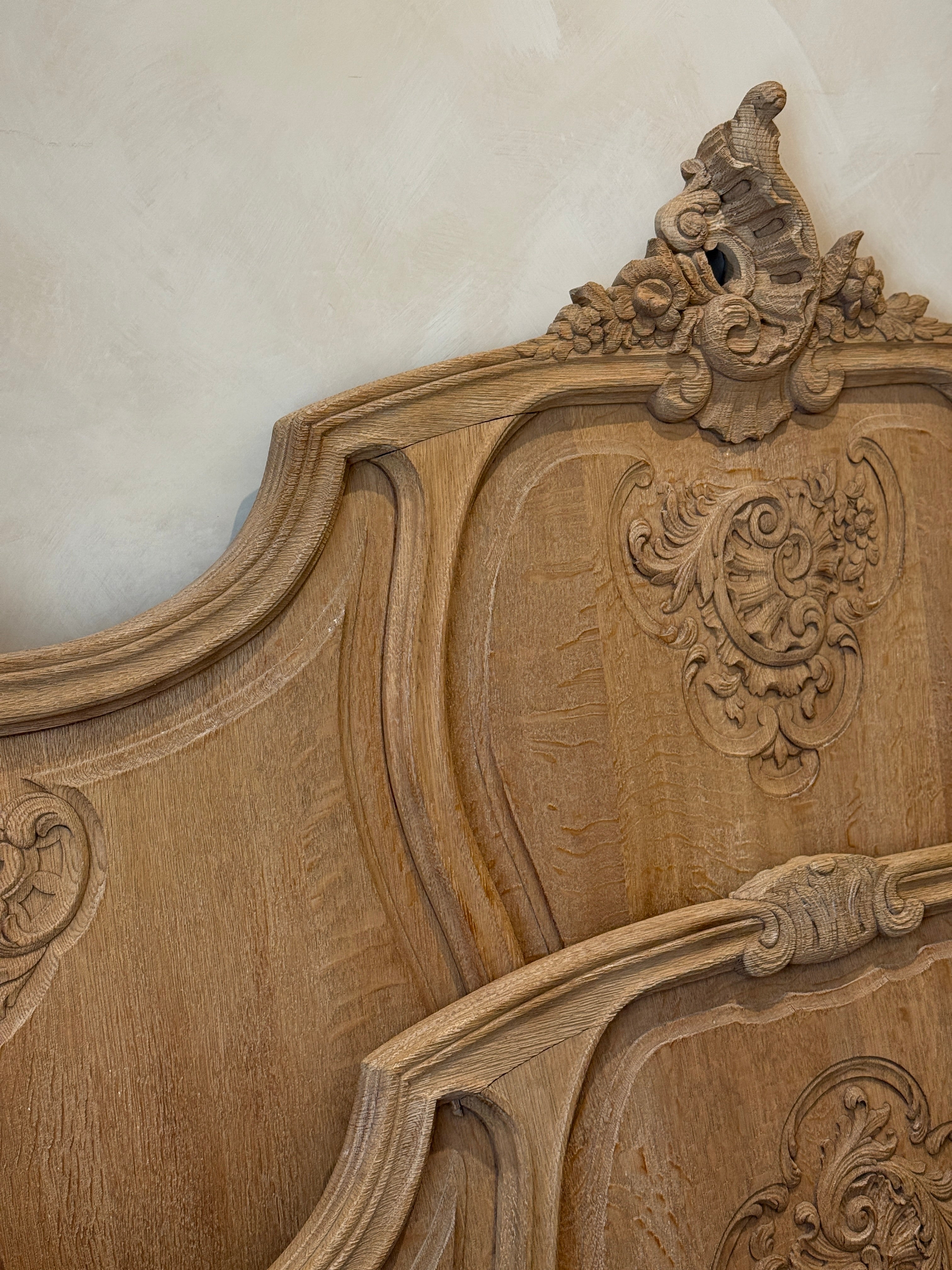 French king size bed
