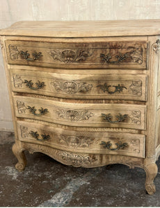 Pretty French chest of drawers