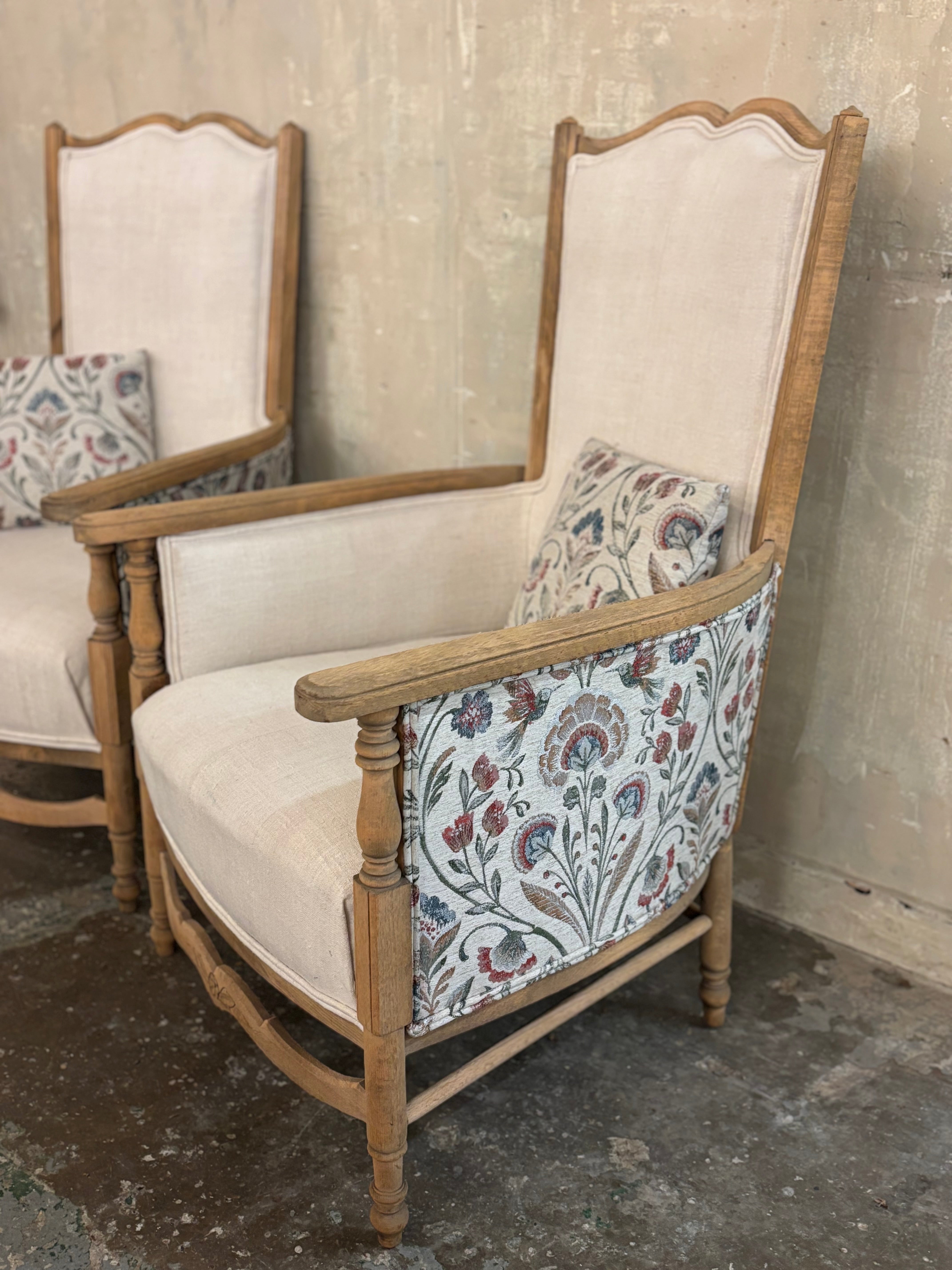 Elegant Vintage Oak Armchairs – Set of 2