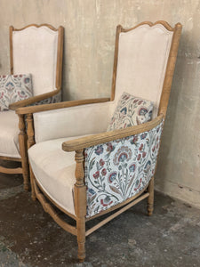 Elegant Vintage Oak Armchairs – Set of 2