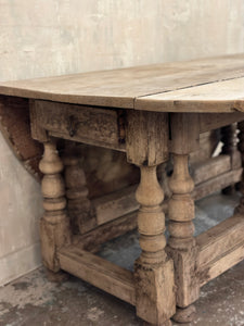 Oak gate leg table