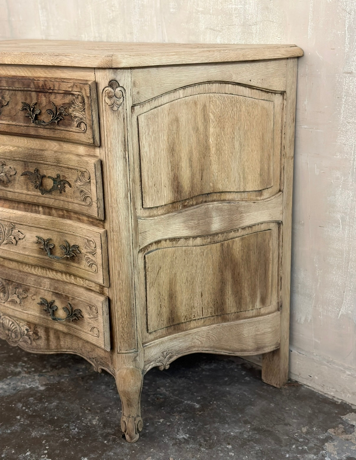 Pretty French chest of drawers