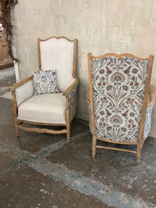 Elegant Vintage Oak Armchairs – Set of 2