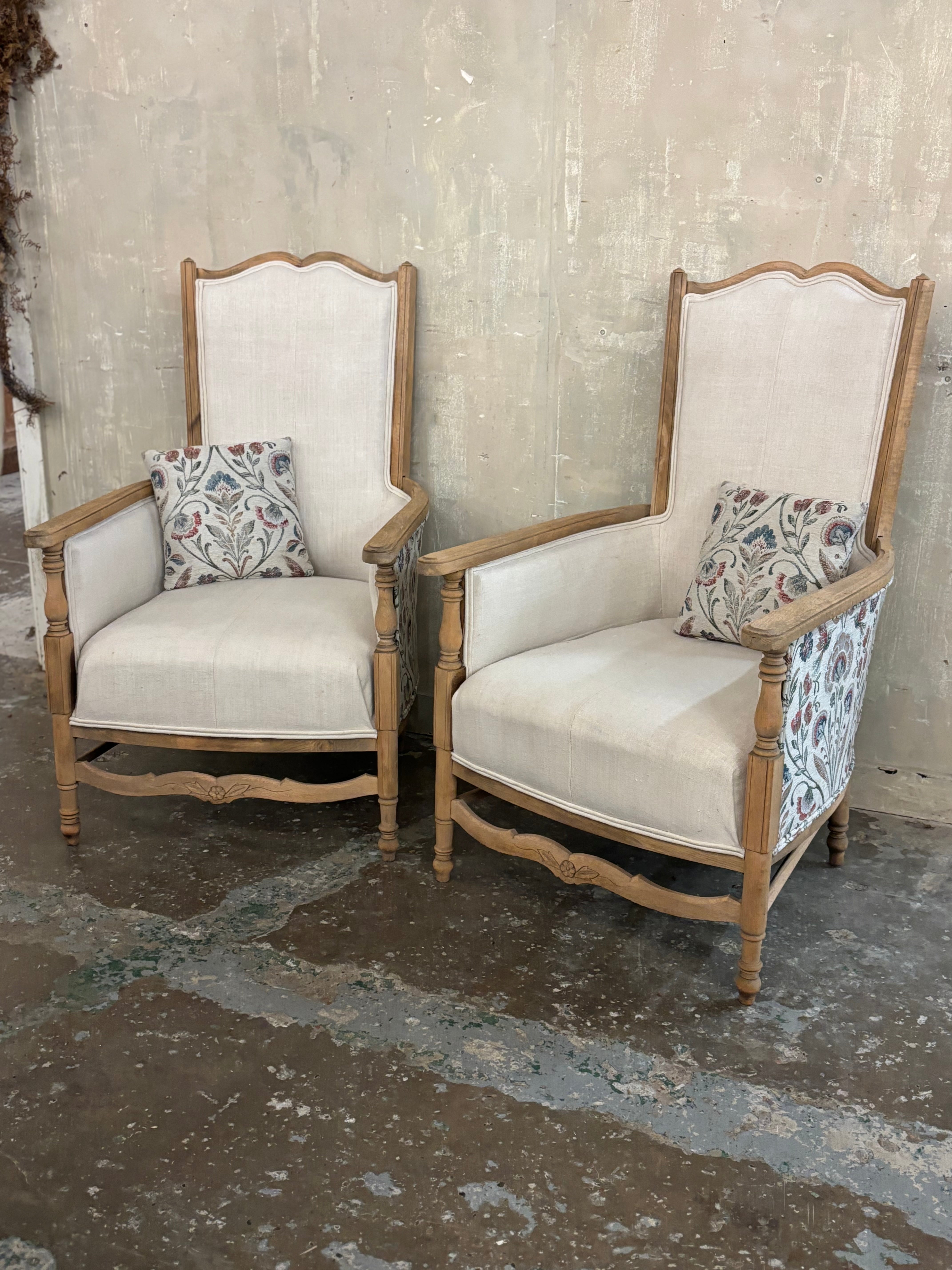 Elegant Vintage Oak Armchairs – Set of 2