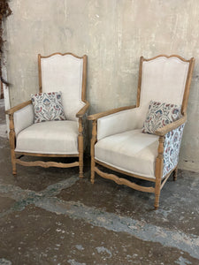Elegant Vintage Oak Armchairs – Set of 2