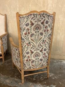 Elegant Vintage Oak Armchairs – Set of 2