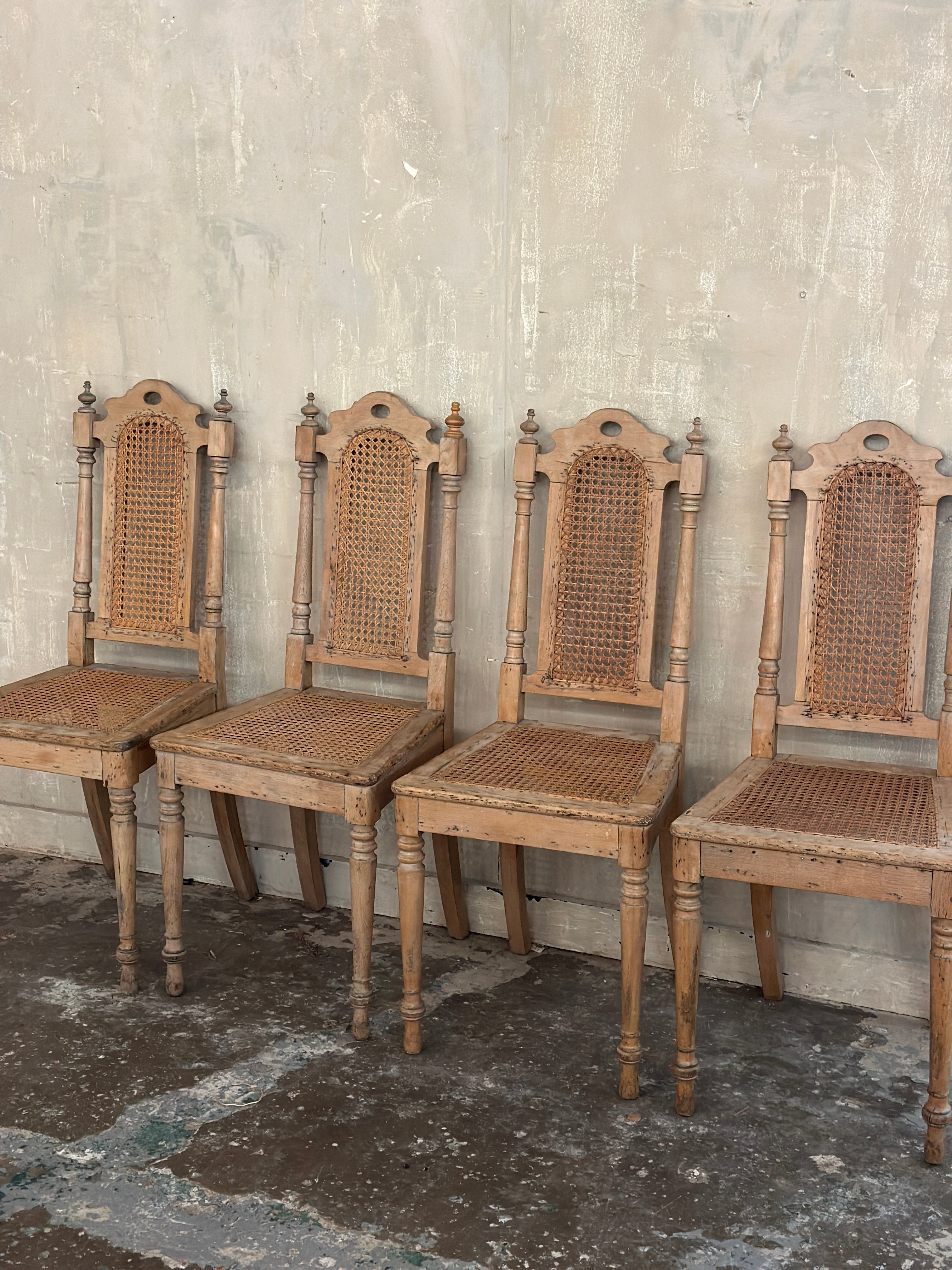 Set of 4 pine chairs