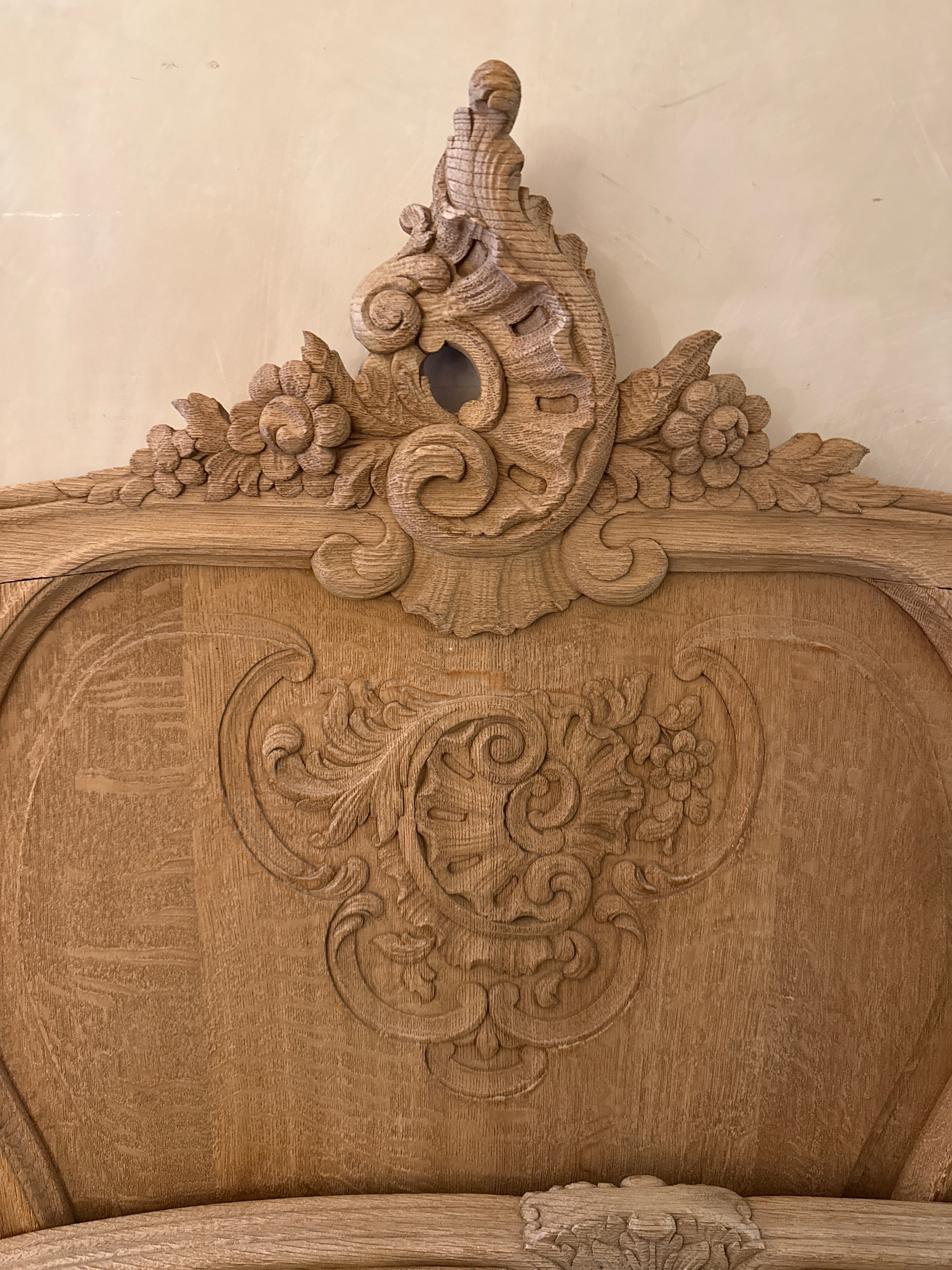 French king size bed