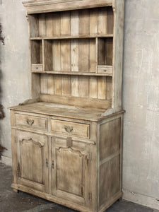 Sweet oak dresser